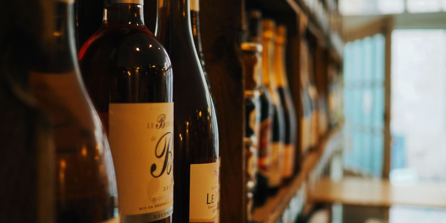 bottiglie di vino bianco